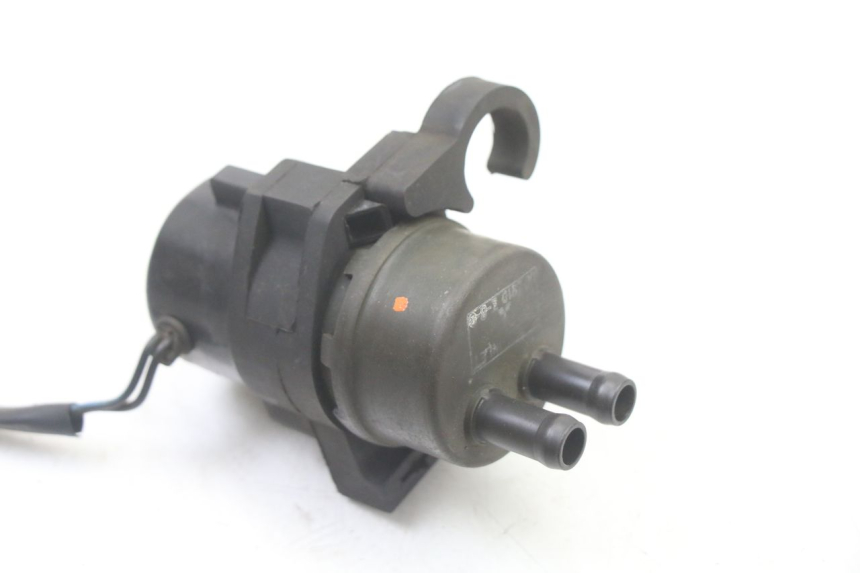 photo de POMPE A ESSENCE YAMAHA FZS FAZER 600 (2001 - 2003) - Autre angle de vue