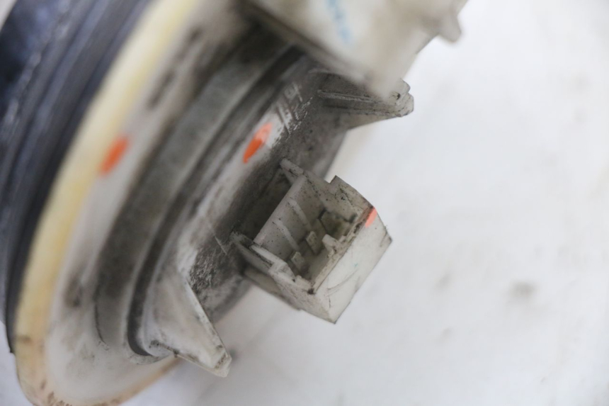 photo de POMPE A ESSENCE YAMAHA X-MAX XMAX ABS 250 (2010 - 2014) - Gros plan technique