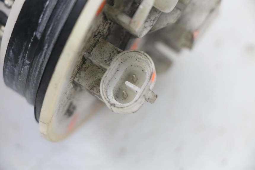 photo de POMPE A ESSENCE YAMAHA X-MAX XMAX ABS 250 (2010 - 2014) - Vue d’ensemble