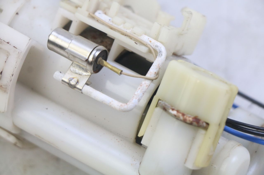 photo de POMPE A ESSENCE YAMAHA YZF R1 1000 (2007 - 2008) - Autre angle de vue