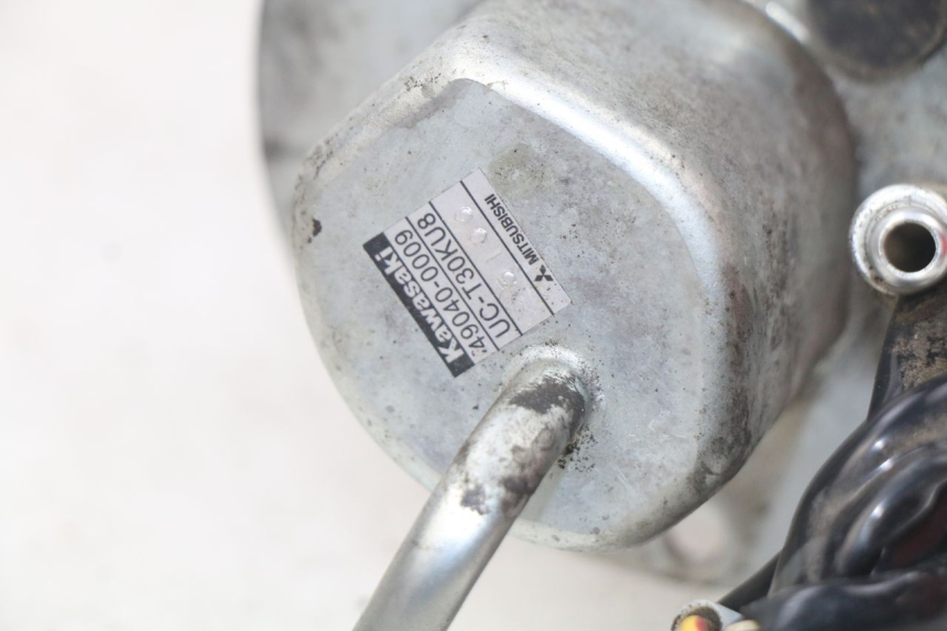 photo de POMPE A ESSENCE KAWASAKI Z S 750 (2003 - 2006) - Points de fixation