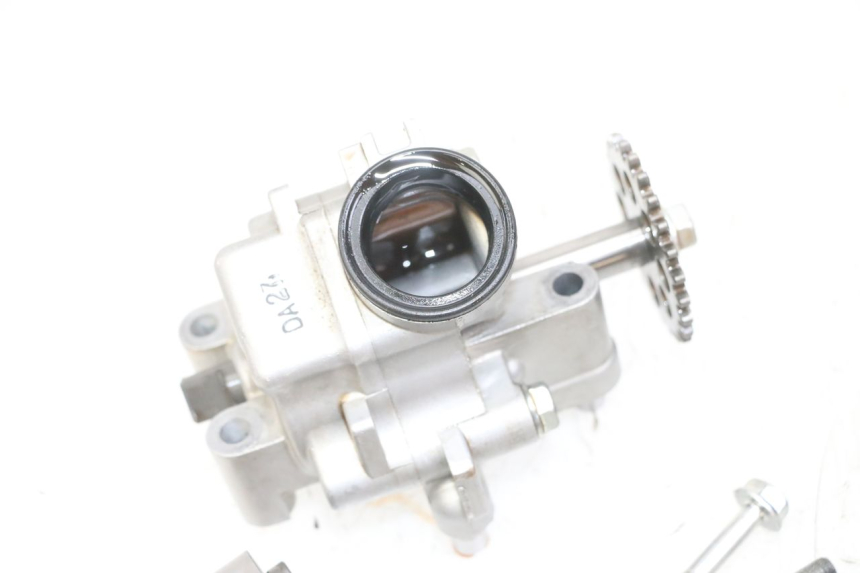 photo de POMPE A HUILE HONDA CB R 1000 (2018 - 2023) - Autre angle de vue