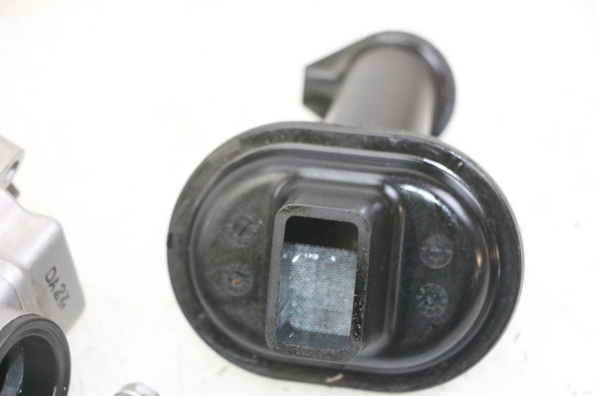 photo de POMPE A HUILE HONDA CB R 1000 (2018 - 2023) - Points de fixation