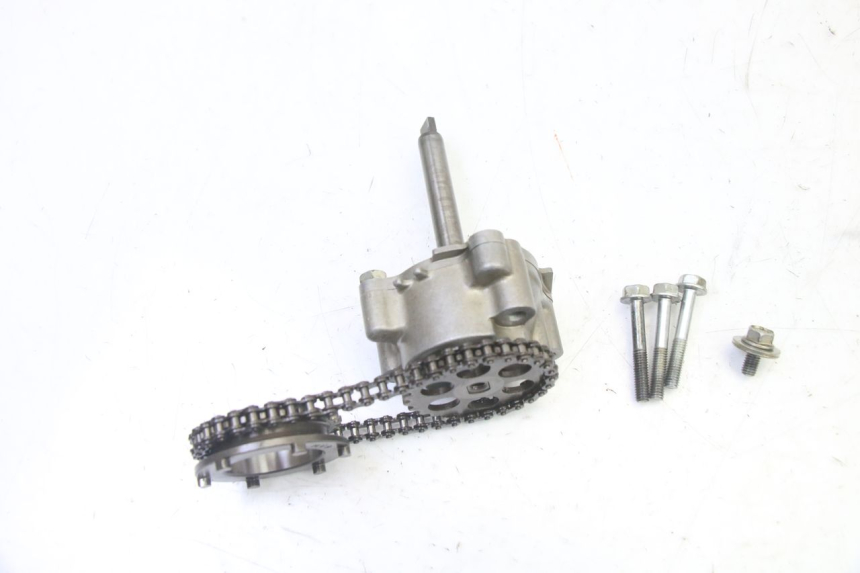 photo de POMPE A HUILE HONDA CBR RR FIREBLADE 900 (1992 - 1994) - Gros plan technique