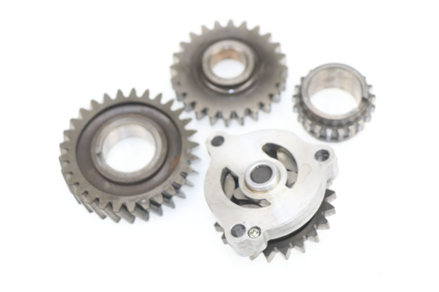 photo de POMPE A HUILE SUZUKI DR DJEBEL 600 (1985 - 1990) - Détail de la pièce