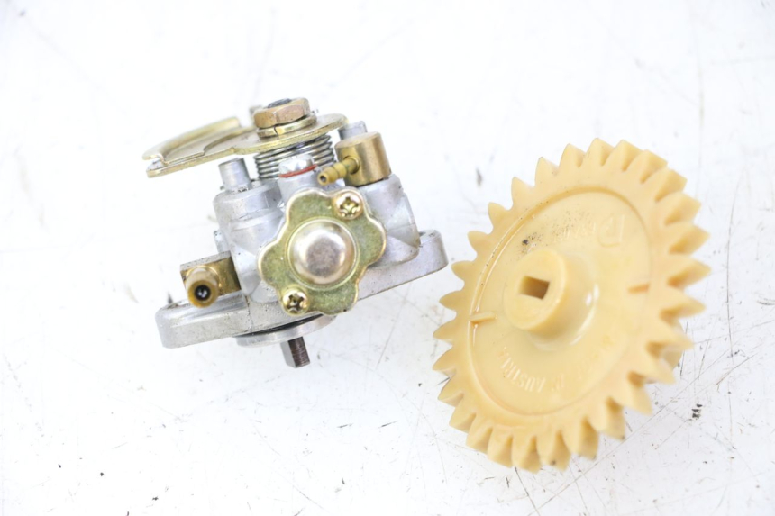 photo de POMPE A HUILE APRILIA ETX 125 (1998 - 2002) - Gros plan technique