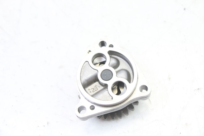 photo de POMPE A HUILE SUZUKI GS GSE 500 (2001 - 2003) - Gros plan technique