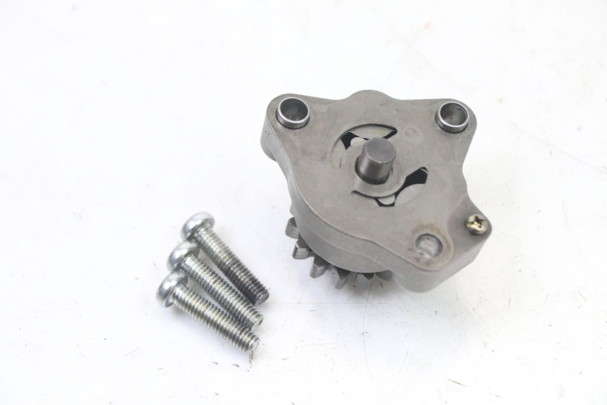 photo de POMPE A HUILE HYOSUNG GTR 125 (2006 - 2008) - Gros plan technique