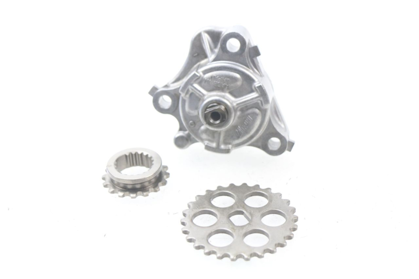 photo de POMPE A HUILE HONDA FJS SILVER WING ABS 600 (2004 - 2007) - Autre angle de vue