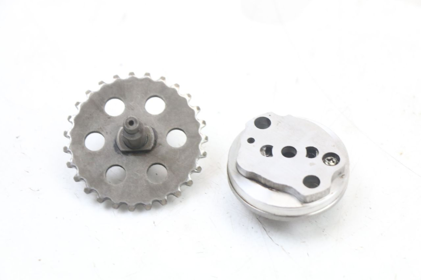 photo de POMPE A HUILE HONDA NES AROBASE 125 (2000 - 2003) - Autre angle de vue