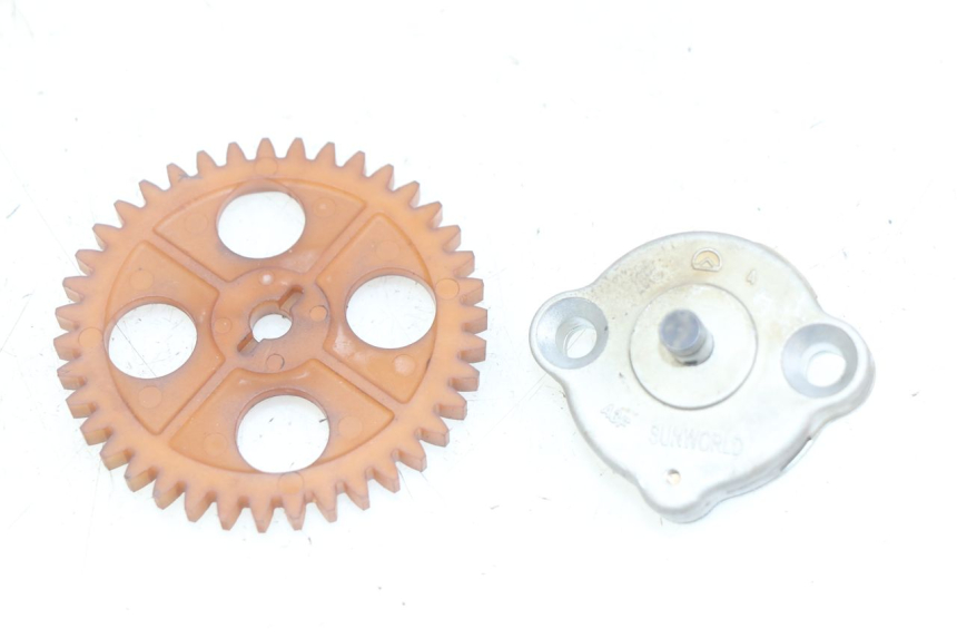 photo de POMPE A HUILE SYM MIO 50 (2011 - 2017) - Vue principale