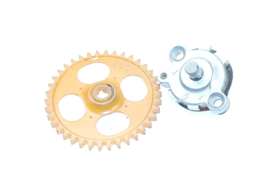 photo de POMPE A HUILE MBK OVETTO 4T 50 (2008 - 2016) - Autre angle de vue