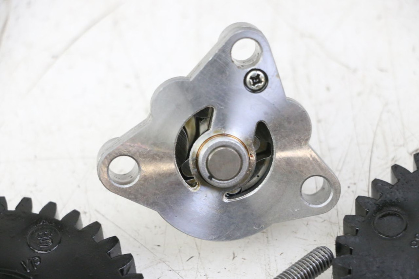 photo de POMPE A HUILE PEUGEOT SATELIS 125 (2013 - 2018) - Autre angle de vue