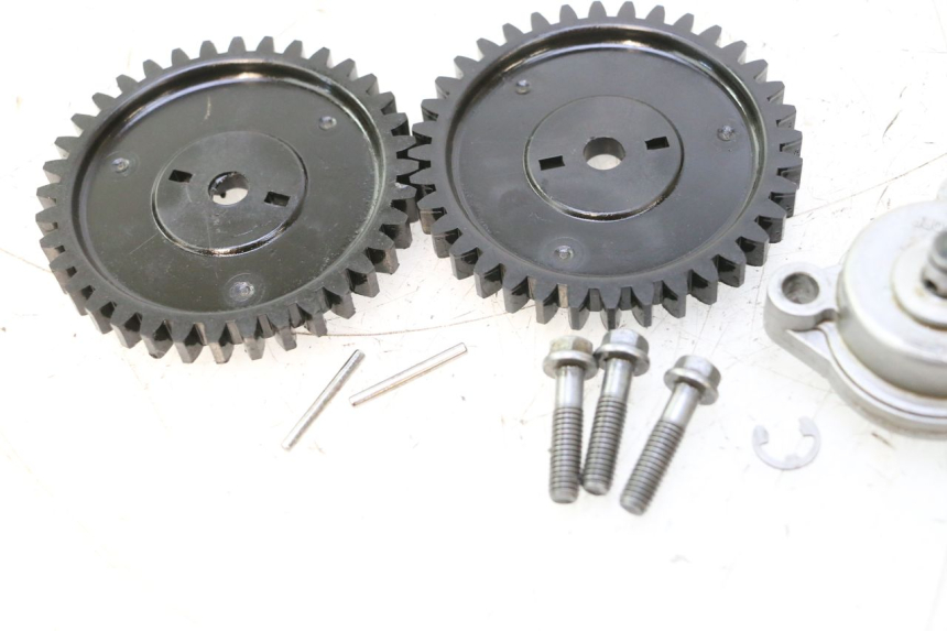 photo de POMPE A HUILE PEUGEOT SATELIS 125 (2006 - 2009) - Points de fixation