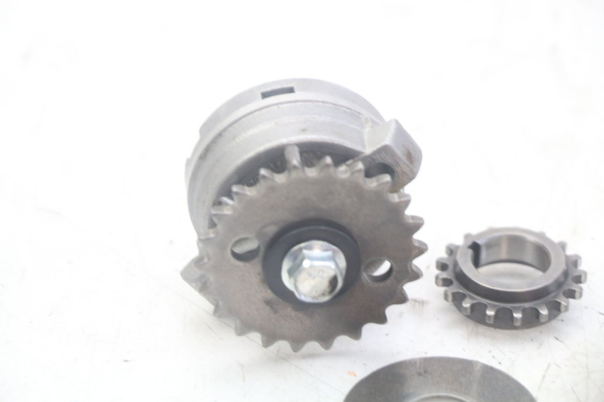 photo de POMPE A HUILE APRILIA SCARABEO 100 (2003 - 2012) - Autre angle de vue