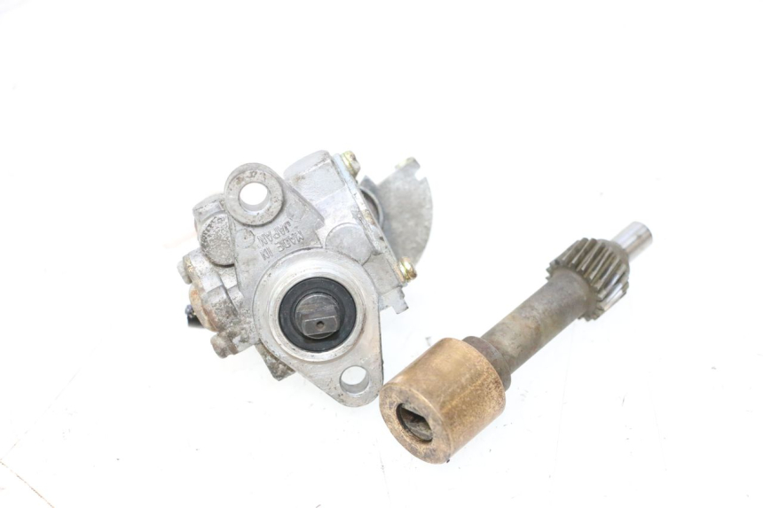 photo de POMPE A HUILE PEUGEOT SPEEDFIGHT LC 50 (1996 - 2002) - Gros plan technique
