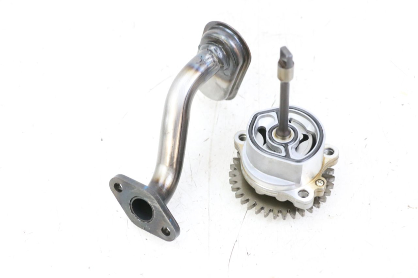 photo de POMPE A HUILE SUZUKI GSR 750 (2011 - 2017) - Gros plan technique