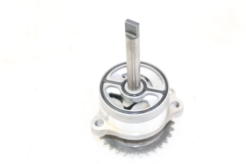 photo de POMPE A HUILE SUZUKI GSX F GSXF 650 (2007 - 2015) - Gros plan technique