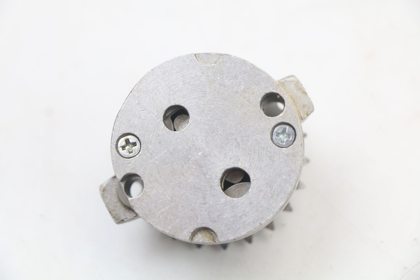 photo de POMPE A HUILE PIAGGIO VESPA LX 125 (2005 - 2010) - Autre angle de vue