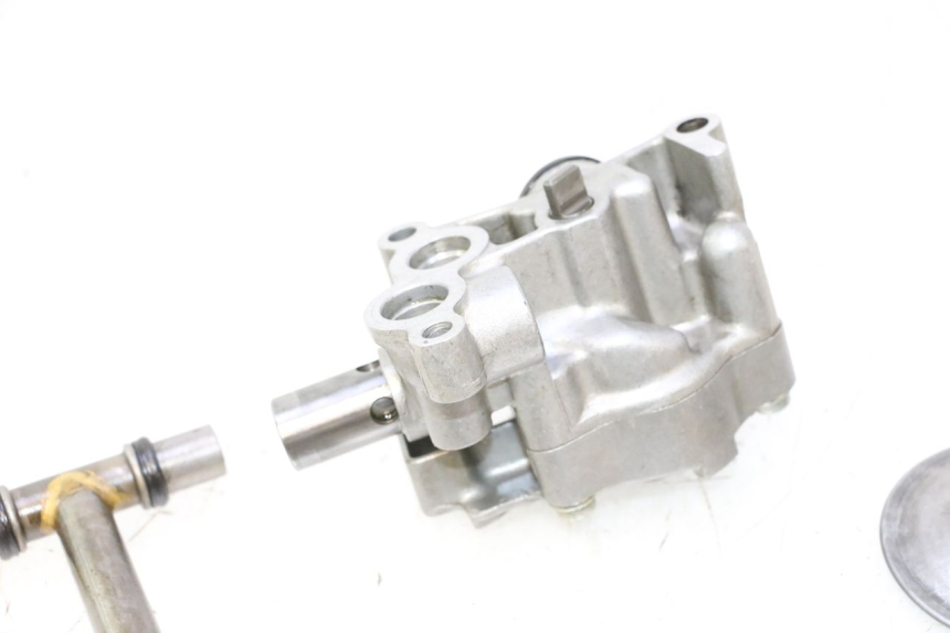 photo de POMPE A HUILE HONDA XRV AFRICA TWIN 750 (1990 - 1992) - Gros plan technique