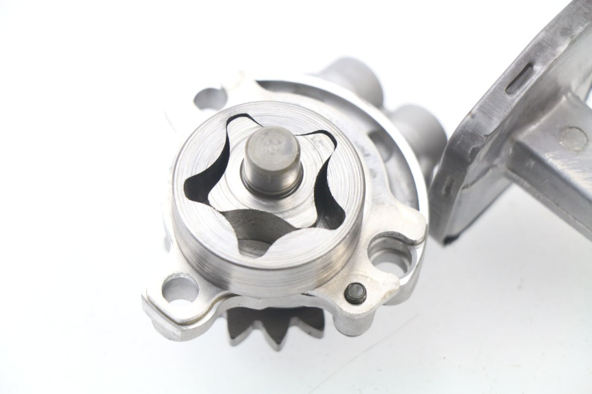 photo de POMPE A HUILE YAMAHA YZ-F YZF 250 (2007 - 2013) - Gros plan technique