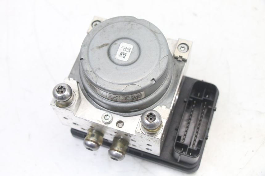 photo de POMPE ABS  BMW S RR ABS S1000RR 1000 (2015 - 2018) - Autre angle de vue