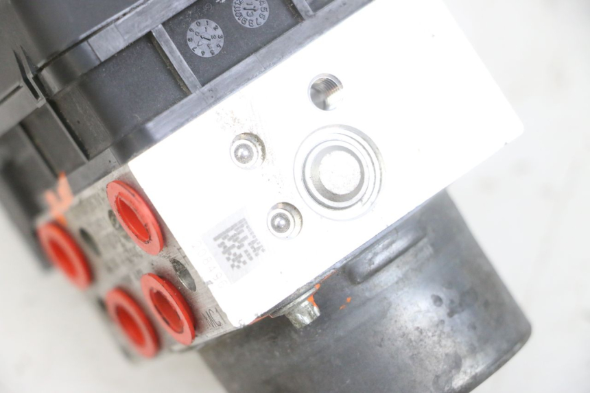 photo de POMPE ABS  SUZUKI BURGMAN 650 (2013 - 2020) - Détails caractéristiques