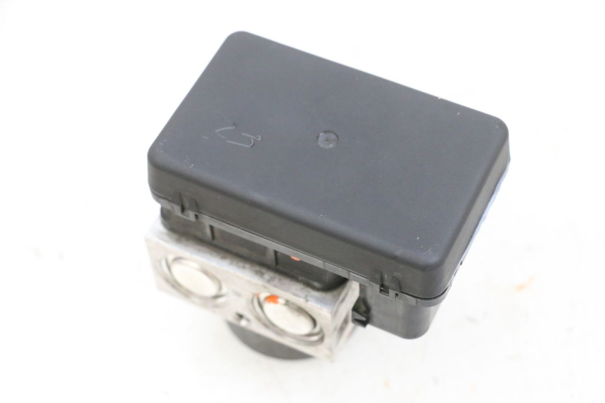 photo de POMPE ABS  SUZUKI BURGMAN 650 (2013 - 2020) - Gros plan technique