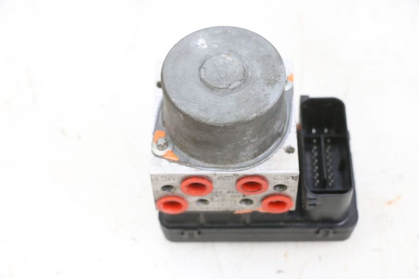 photo de POMPE ABS  SUZUKI BURGMAN 650 (2013 - 2020) - Points de fixation