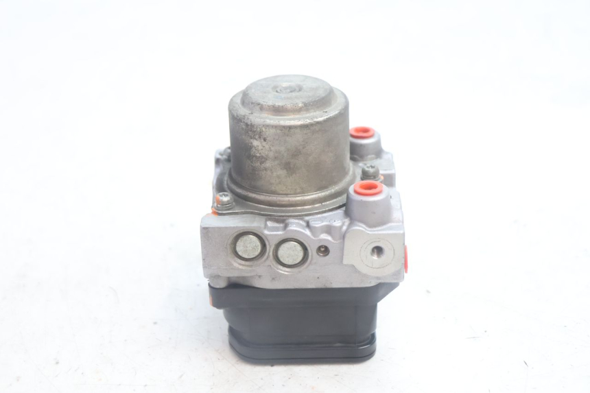 photo de POMPE ABS  SUZUKI BURGMAN EXECUTIVE ABS 650 (2006 - 2012) - Gros plan technique