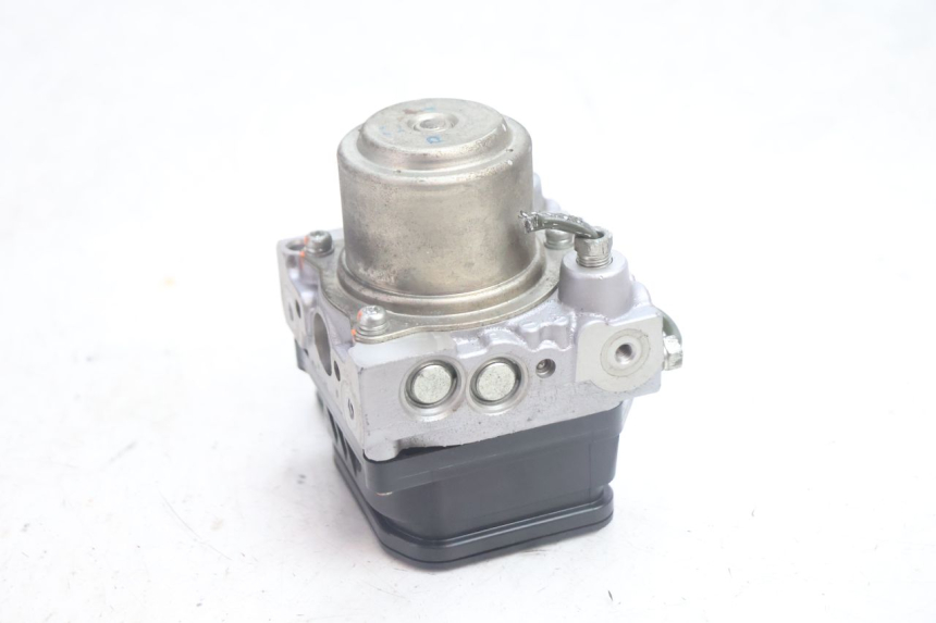 photo de POMPE ABS  SUZUKI BURGMAN EXECUTIVE ABS 650 (2006 - 2012) - Points de fixation