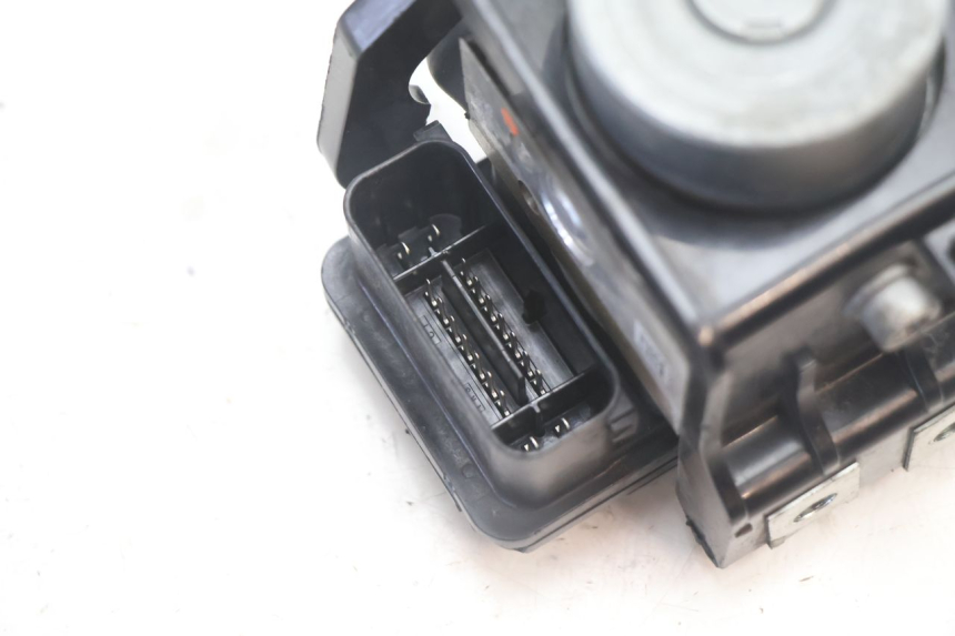 photo de POMPE ABS  BMW C SPORT 650 (2015 - 2021) - Autre angle de vue