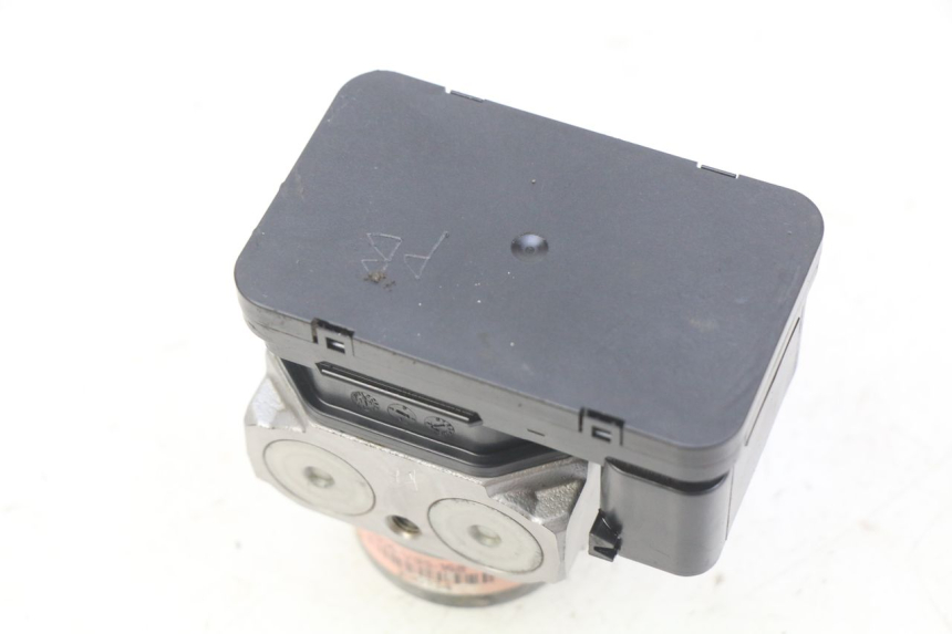 photo de POMPE ABS HONDA CB R 1000 (2018 - 2023) - Autre angle de vue