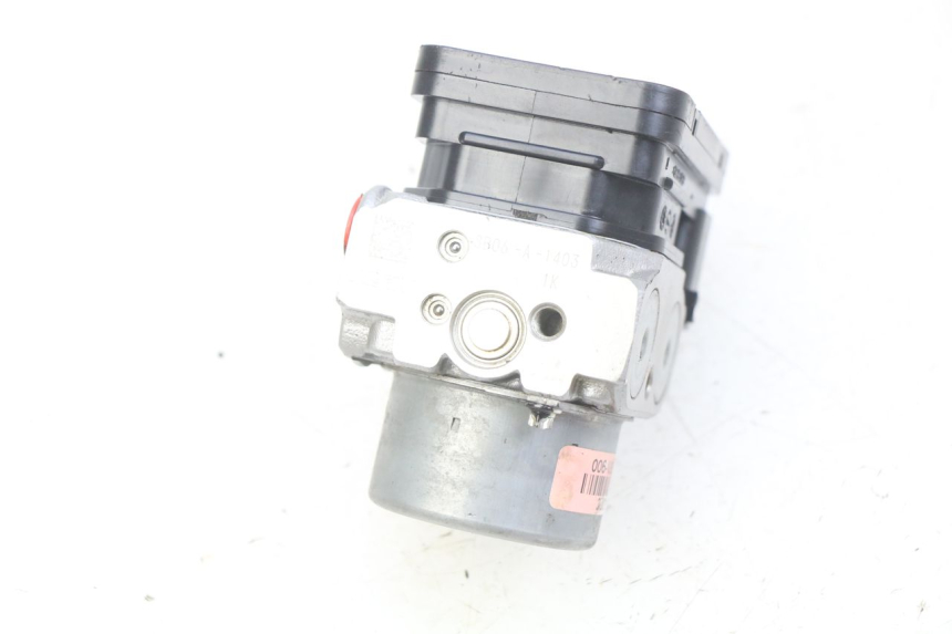 photo de POMPE ABS HONDA CB R 1000 (2018 - 2023) - Gros plan technique