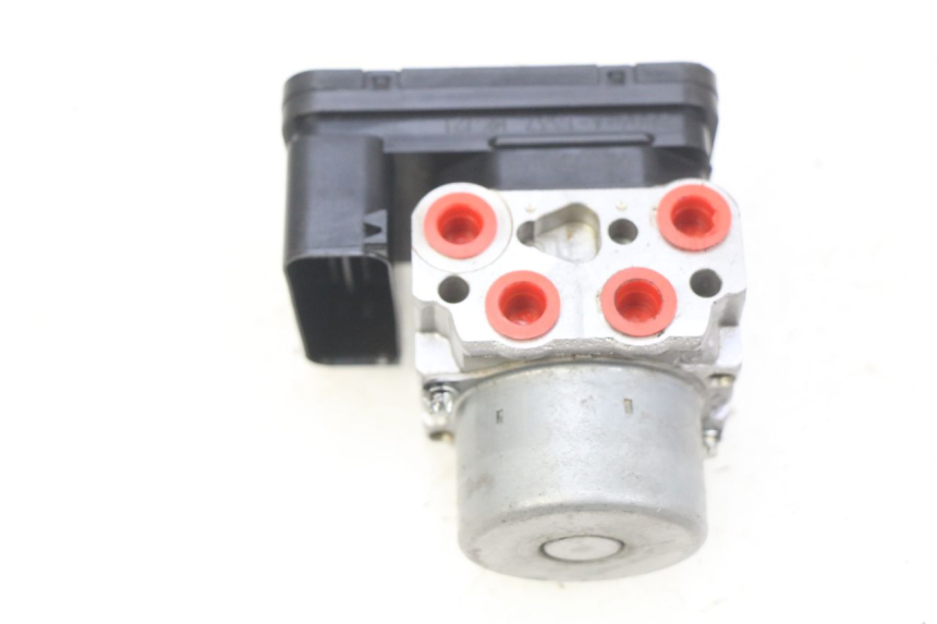 photo de POMPE ABS HONDA CB R 1000 (2018 - 2023) - Points de fixation