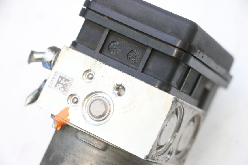 photo de POMPE ABS KAWASAKI ER-6 ER6 F ABS 650 (2012 - 2016) - Gros plan technique