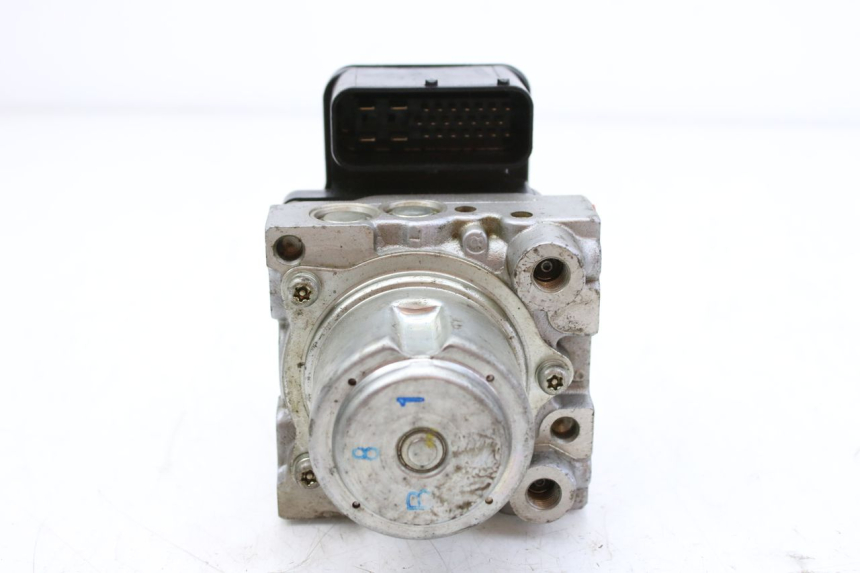 photo de POMPE ABS HONDA FES S-WING SWING ABS 125 (2007 - 2015) - Gros plan technique