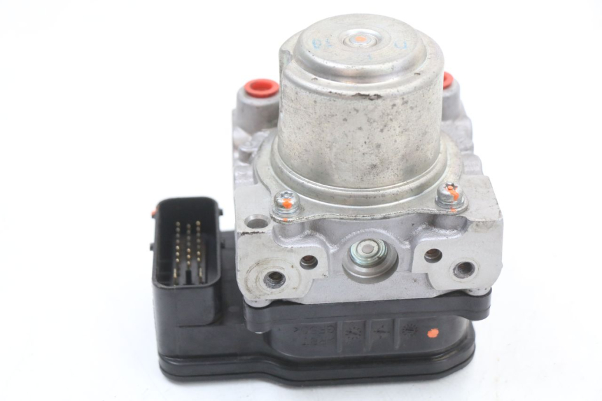 photo de POMPE ABS HONDA FES S-WING SWING ABS 125 (2007 - 2015) - Gros plan technique