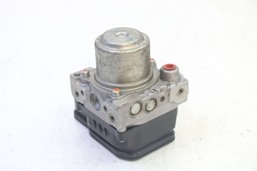 photo de POMPE ABS HONDA FES S-WING SWING ABS 125 (2007 - 2015) - Autre angle de vue