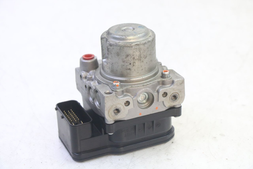 photo de POMPE ABS HONDA FES S-WING SWING ABS 125 (2007 - 2015) - Gros plan technique