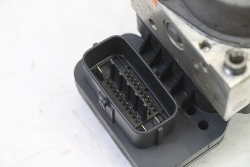 photo de POMPE ABS YAMAHA FJR ABS 1300 (2006 - 2012) - Zoom état d’usage