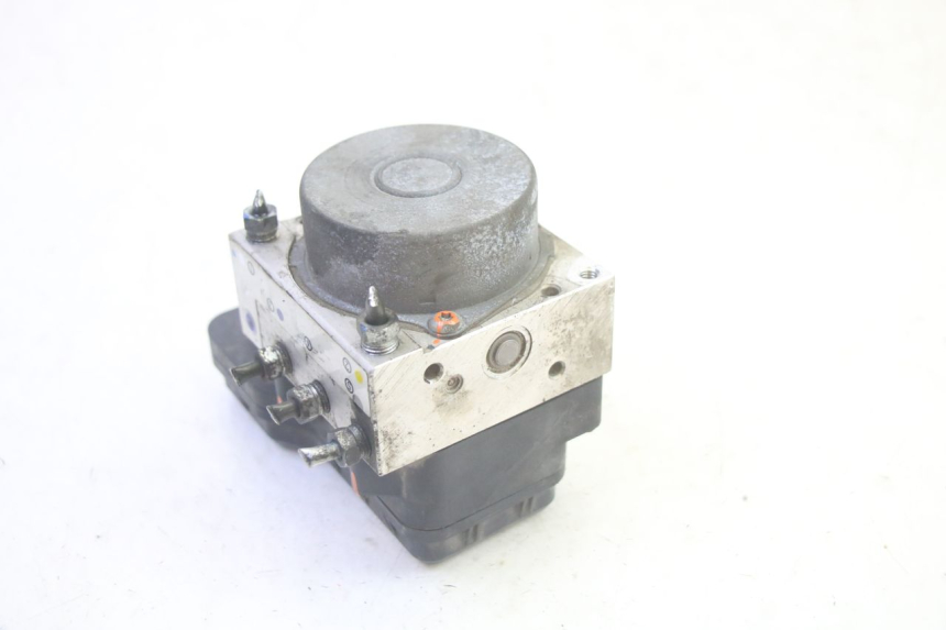 photo de POMPE ABS YAMAHA FJR ABS 1300 (2006 - 2012) - Gros plan technique