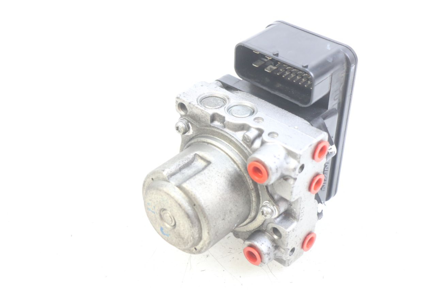 photo de POMPE ABS HONDA FJS SILVERWING SILVER WING 400 (2009 - 2016) - Gros plan technique