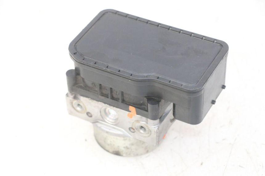photo de POMPE ABS  HONDA FORZA ABS 300 (2013 - 2017) - Gros plan technique