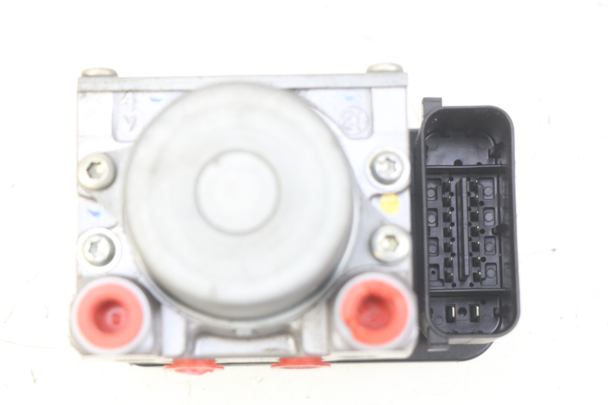 photo de POMPE ABS HONDA FORZA 125 (2015 - 2016) - Gros plan technique