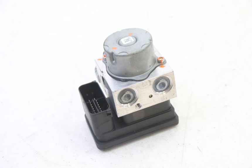 photo de POMPE ABS  BMW G310 R 310 (2016 - 2020) - Autre angle de vue