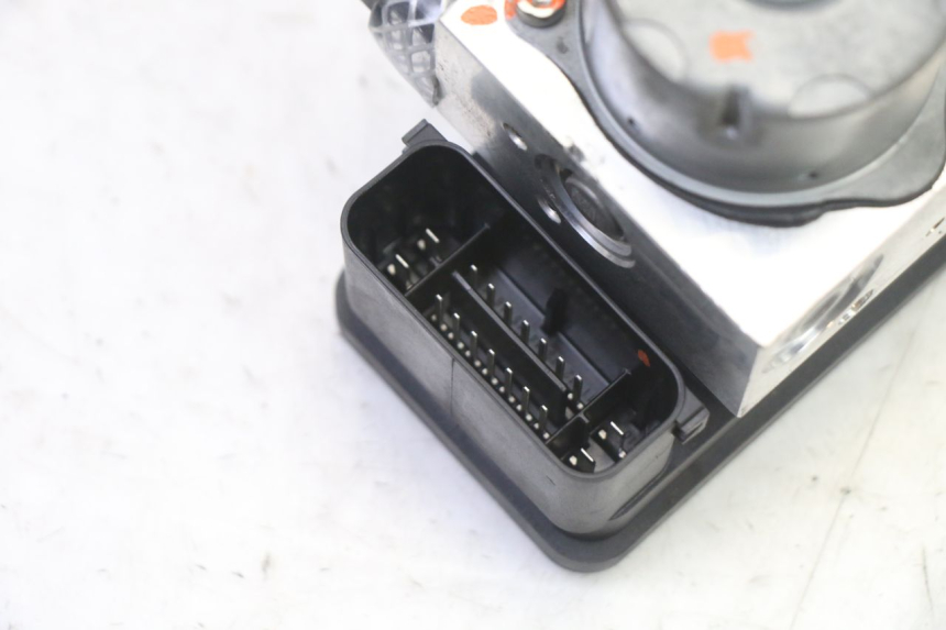 photo de POMPE ABS  BMW G310 R 310 (2016 - 2020) - Vue d’ensemble