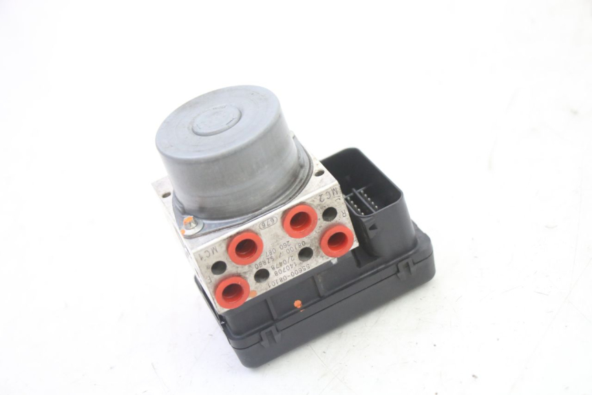 photo de POMPE ABS  SUZUKI GSR 750 (2011 - 2017) - Vue principale