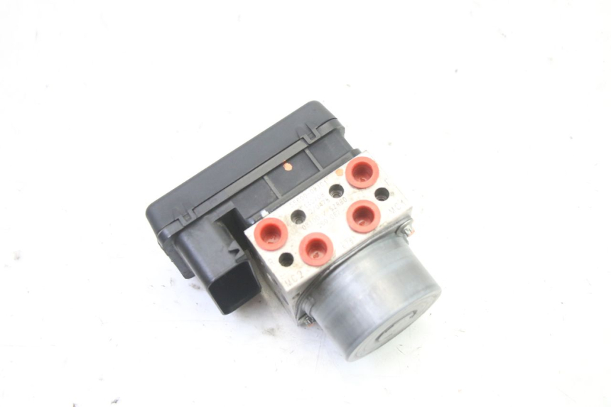 photo de POMPE ABS  SUZUKI GSR 750 (2011 - 2017) - Détail de la pièce