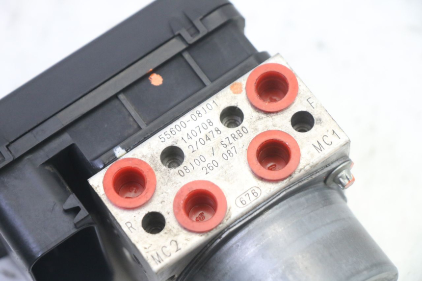 photo de POMPE ABS  SUZUKI GSR 750 (2011 - 2017) - Zoom état d’usage